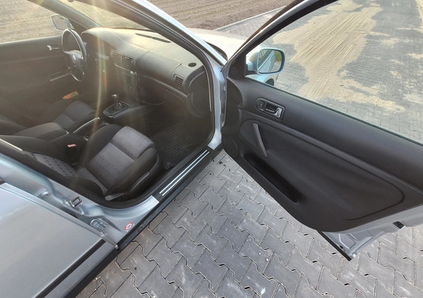 Volkswagen Passat cena 7950 przebieg: 165450, rok produkcji 2003 z Płock małe 67